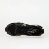 Championes Vans Crosspath XC de diseño técnico y todoterreno. Presentan una parte superior de malla, ante y textiles en color negro con detalles en gris. Incorporan suela Vibram para mayor tracción, entresuela con amortiguación UltraCush y sistema de cordones con clip para un ajuste rápido.