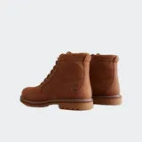Botas Timberland Redwood Falls Leather de cuero impermeable color marrón, con cordones y ojales metálicos dorados. Cuentan con forro de tela ReBOTL, plantilla Ortholite acolchada y suela de goma Gripstick.