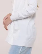 Cardigan abierto Ninety de tejido acanalado en color beige, con bolsillos frontales y mangas largas con puños de rib.