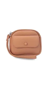 Monedero de dama con correa de mano, diseño compacto con bolsillo principal con cierre y bolsillo frontal con solapa y botón a presión.