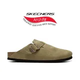 Zuecos Skechers modelo Relaxed Fit Arch Fit Granola Slumberland, confeccionados en gamuza color verde, con diseño abierto en el talón, tira ajustable con hebilla metálica y suela de corcho y goma.