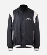 Campera bomber de cuero sintético con diseño bicolor, cuerpo negro y mangas blancas. Presenta cuello, puños y cintura con tejido elástico a rayas, cierre frontal con botones a presión y bordado con la palabra Authentic en el pecho.