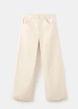 Jeans wide leg de tiro bajo confeccionados en 100% algodón de estilo vaquero, con diseño de cinco bolsillos, trabillas para cinto y cierre frontal con botón y cremallera.