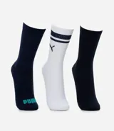 Kit de tres pares de medias deportivas Puma de caña larga. Un par es beige con dos rayas marrones y logo de Puma. Otro par es blanco liso. El tercer par es marrón oscuro con dos rayas blancas y logo de Puma. Todas están confeccionadas en algodón.