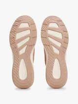 Zapatillas de estilo running con exterior de punto elástico color beige, diseño de corte bajo con ajuste estilo calcetín y cierre de cordones. Presenta el logo de Tommy Hilfiger bordado en el lateral y suela de goma blanca.