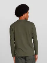 Remera de manga larga con cuello redondo a la base, de corte clásico y diseño liso.