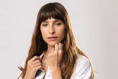 Anillo de plata 925 con dublé de oro y zirconias blancas.