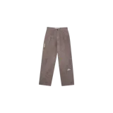 Pantalón baggy de corte holgado color marrón de Eme Studios, con textura deshilachada, cierre de botón y bolsillos laterales.