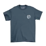 Remera de algodón color verde oscuro con estampa pequeña en el pecho y estampa grande en la espalda con el logo de la banda Blink 182.