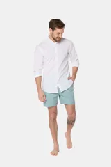 Short de baño azul marino liso con spandex, cintura elástica con cordón regulable, dos bolsillos laterales y suspensor de malla fina.