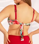 Soutien de baño con aro y breteles regulables, confeccionado con tela que contiene fibra LYCRA® XTRA LIFE™, con estampado de flores rojas y hojas verdes.