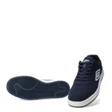 Championes urbanos Umbro modelo Block, color azul marino, confeccionados en gamuza con detalles en cuero sintético. Presentan el logo de la marca en el lateral y suela de goma blanca.