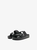 Sandalias planas de EVA color negro con acabado con brillo, punta abierta y dos correas ajustables con hebilla de la marca Only.