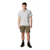 Pantalón convertible de senderismo color verde oliva, con diseño funcional que permite desmontar las perneras mediante cremalleras para convertirlo en short. Cuenta con cintura parcialmente elástica, cinturón integrado, bolsillos laterales, bolsillo de seguridad con cremallera y bolsillos cargo.