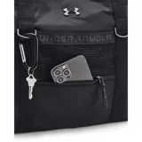 Bolso tipo tote Under Armour UA Studio Tote color negro, con amplio compartimento principal con cierre, asas dobles para el hombro y bolsillo frontal de malla con cremallera.