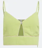 Blusa cropped color verde claro de lino con tirantes finos, escote en V con abertura en el pecho y ribete en color crema.