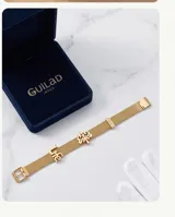 Pulsera de acero italiano con baño de oro, diseño de malla metálica con dijes colgantes del Árbol de la Vida y la palabra 'life', decorada con barras de circonias.