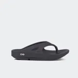 Sandalias tipo ojota de recuperación OOFOS, color negro, con diseño ergonómico de plataforma y tecnología OOfoam para mayor absorción de impacto y soporte del arco plantar.