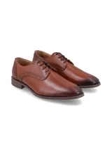 Zapato de vestir tipo derby para hombre, confeccionado en cuero color bronce con acabado liso. Presenta cierre con cordones, costuras reforzadas en el lateral y suela de goma con tracción.