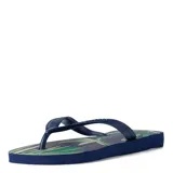 Sandalias tipo ojotas Havaianas con estampado de hojas tropicales en tonos verdes sobre base azul marino. Presentan tiras de goma con el logo de la marca en relieve.