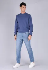 Pantalón de jean azul de corte recto.