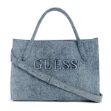 Cartera tipo tote de Guess confeccionada en tela denim con efecto lavado. Presenta el logo de la marca bordado en el frente, doble asa de mano y una correa larga ajustable y extraíble.