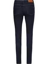 Pantalón de jean azul oscuro, corte skinny, con cinco bolsillos, cierre de botón y cremallera, parche de cuero con logo de Tommy Hilfiger en la cintura y logo bordado en el bolsillo trasero.