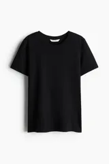 Remera de manga corta y cuello redondo ribeteado, confeccionada en tejido de punto suave de algodón.