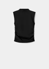 Top negro sin mangas, confeccionado en viscosa, poliamida y elastano, con cuello perkins y fruncidos en los laterales.