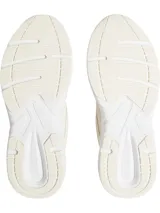 Zapatillas urbanas Calvin Klein color crema, con logo de la marca bordado en el lateral y suela chunky blanca.