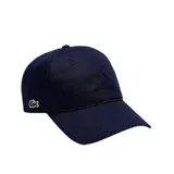 Gorra tipo baseball Lacoste de color azul marino, confeccionada en tejido de algodón, con el logo del cocodrilo bordado en el lateral.
