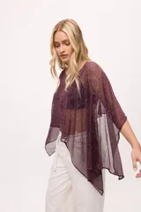 Poncho de chiffon en color celeste, con diseño ligero y fluido, ideal para superponer sobre otras prendas.