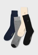Pack de cuatro pares de medias de caña media marca Arrow, con diseños variados que incluyen colores lisos, rayas horizontales y detalles de puntos, con logo bordado.