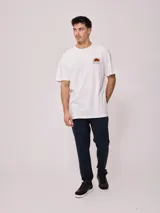 Pantalón deportivo jogger recto azul marino, confeccionado en 60% algodón y 40% poliéster.