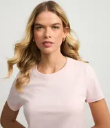 Remera básica de cuello redondo y manga corta, confeccionada en algodón suave y transpirable. Diseño liso y versátil de la marca Blue Steel.