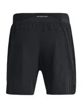 Short de running Under Armour, color negro, confeccionado en tejido ultraligero y elástico en cuatro direcciones. Cuenta con forro interior de malla para mayor transpirabilidad, cintura elástica con cordón interno, bolsillo trasero expandible resistente al agua y detalles reflectantes.