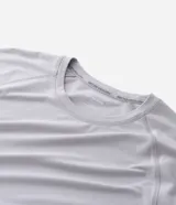 Remera térmica de manga larga Get Over, con cuello redondo y diseño con recortes laterales. Confeccionada en tejido con tecnología Peach Touch de tacto suave.