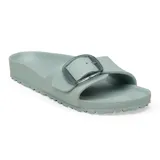 Sandalias Birkenstock modelo Madrid Big Buckle EVA, color verde claro, con una sola tira ancha y hebilla grande translúcida ajustable.