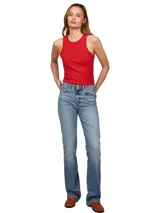 Musculosa roja de Tommy Hilfiger, confeccionada en tejido acanalado de viscosa y elastano, con corte slim y cuello redondo.