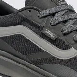 Championes Vans Mte Ultrarange 2.0 Rw, color negro con detalles en gris.