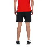 Short deportivo New Balance de 7 pulgadas con slip interno, color negro con el logo de la marca estampado en el lateral.