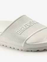 Sandalias Birkenstock Barbados EVA color blanco, de una sola tira con hebilla ajustable y plantilla anatómica.