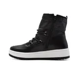 Bota de caña media negra con plataforma blanca y cordones.