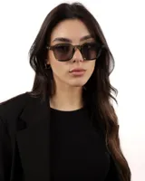 Lentes de sol cuadrados con montura verde oliva y lentes grises.