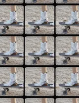 Bota estilo tejana de cuero vacuno color bordó, con detalle de argolla metálica y remaches decorativos.