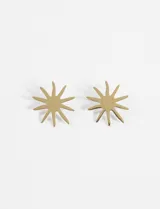 Aretes tipo stud de acero quirúrgico hipoalergénico, con forma de estrella irregular de múltiples puntas.