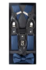 Set de tirantes azul marino con apliques de cuero negro y herrajes plateados, incluye moño y pañuelo de bolsillo a juego.