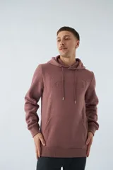 Buzo canguro blanco de algodón y poliéster con capucha, bolsillo delantero y logo bordado.