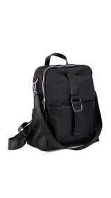Mochila mediana combinada en tela impermeable y cuero sintético, con cierre principal, bolsillo frontal con solapa y hebilla decorativa, y correas ajustables.
