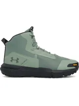 Bota táctica Under Armour modelo Charged Valsetz Mid, color verde oliva con suela negra. Presenta una parte superior sintética transpirable con refuerzos de PU, entresuela Charged Cushioning para amortiguación y suela exterior Vibram XS Trek para mayor tracción y durabilidad.